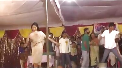 Busty ingyen online szexvideok Milf keményen döngölt a kanapén