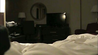 Aranyos pufók lány megmutatja meztelen testét a webkamerán pornofilmekxxx